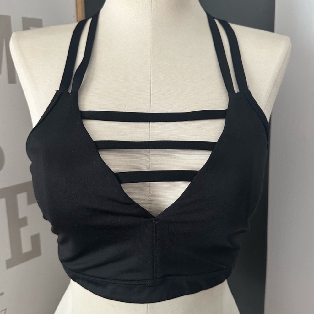 🖤Victoria’s Secret VSX Black Strappy T-Back Sports Bra🖤